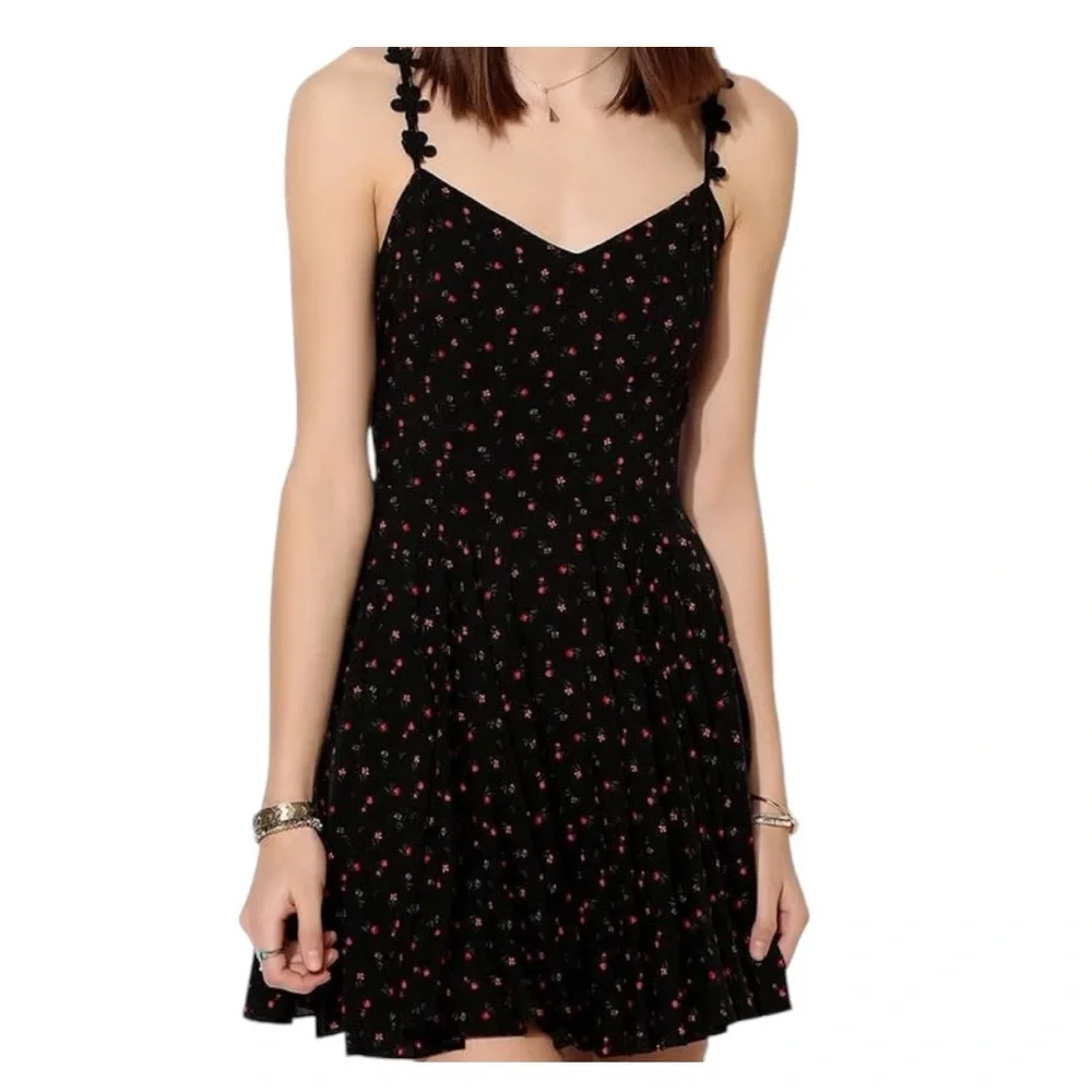 Kimchi Blue Daisy Strap Dress In Black - Picture 2 of 10
